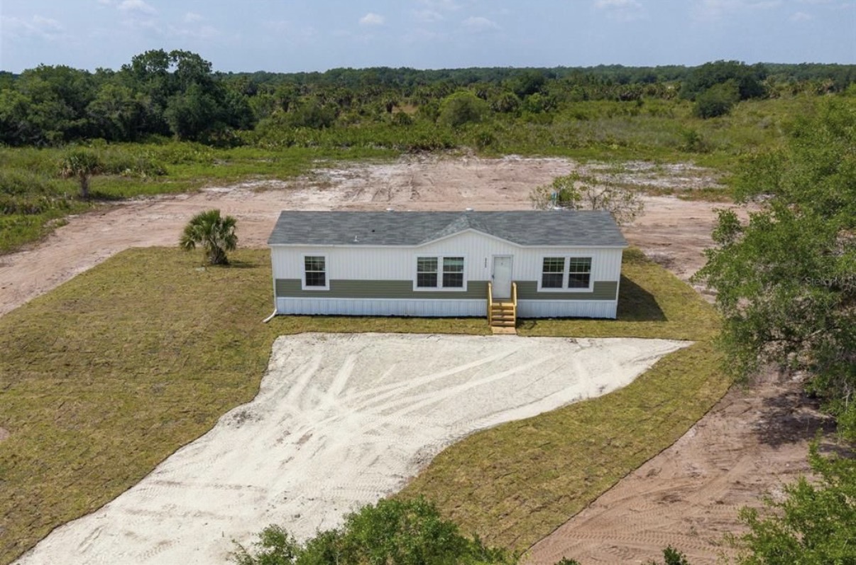 Aerial view of Florida land and manufactured home — Florida House Buyers